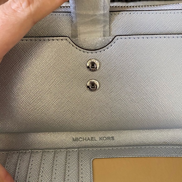 SOLD! NWT Michael Kors Peyton Double Zip Wristlet - Picture 9 of 16